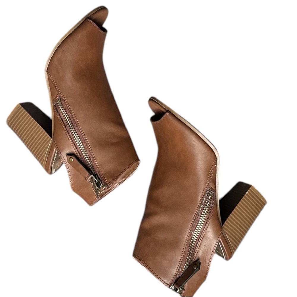 Madden Girl Naoomii Peep Toe Brown Side Zip Block Heel Booties - Size 8